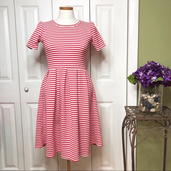 Lularoe Ameila, red & white zigzag pattern - Picture 1 of 7